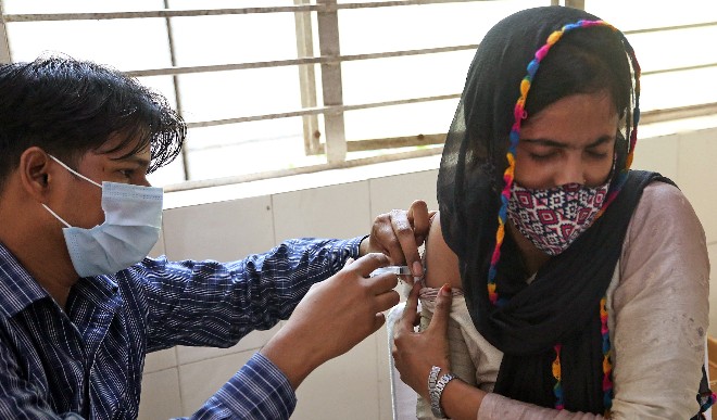 दिल्ली में शुक्रवार को 1.87 लाख से अधिक लोगों ने लगवाया कोविड-19 रोधी टीका