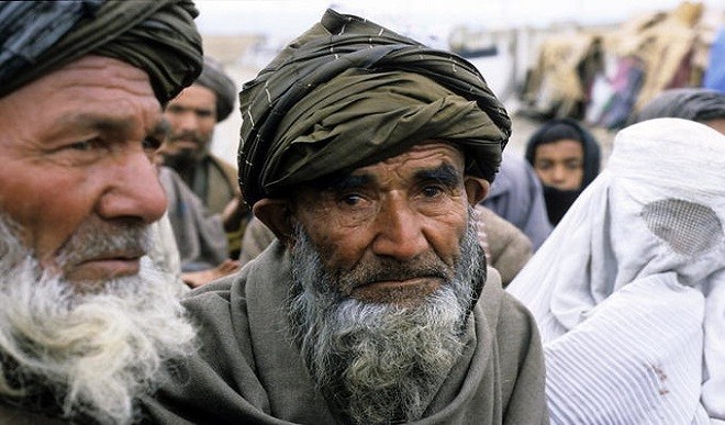 तालिबान के सत्ता में आने के बाद भोजन और दवाओं की मार झेल रहे अफगानी