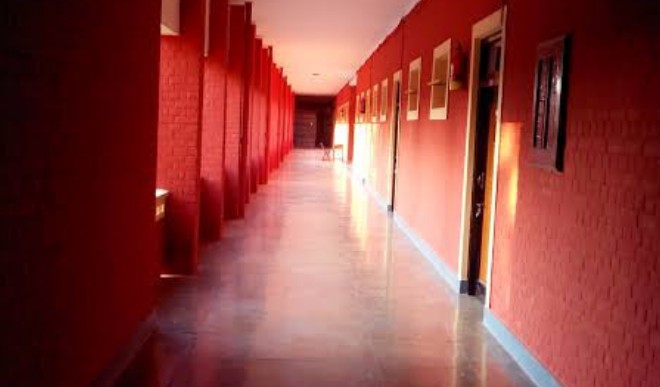 यूपी के मेरठ में स्कूल की शर्मनाक हरकत, बाथरूम गंदा होने पर उतरवाए छात्राओं के कपड़े