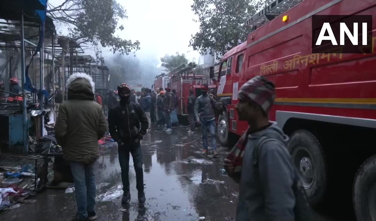 Massive fire broke out in Delhi Chandni Chowk, 12 fire tenders on the spot