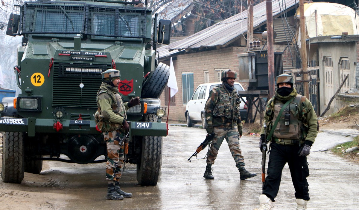 Encounter between security forces and terrorists in Jammu and Kashmir Budgam