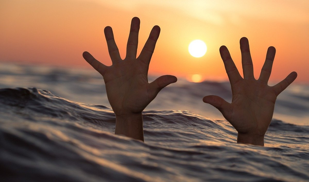 Six people died after a rock collapsed in a Brazilian lake Six people died after a rock collapsed in a Brazilian lake