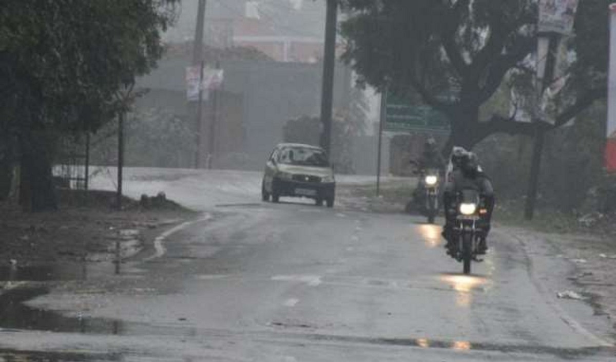 मेरठ में लगातार हो भारी बारिश से जनजीवन प्रभावित मेरठ में लगातार हो भारी बारिश से जनजीवन प्रभावित