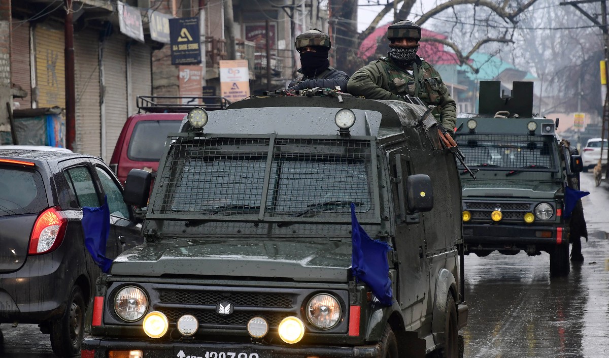 Encounter between security forces and terrorists Jammu Kashmir Kulgam district
