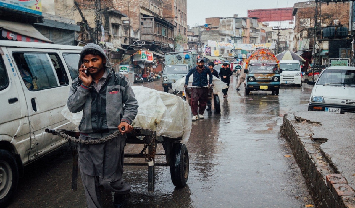 The roof of the house collapsed due to torrential rain in Pakistan The roof of the house collapsed due to torrential rain in Pakistan