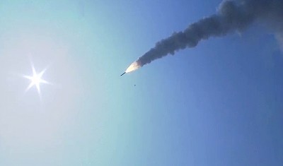 यूएई ने अबू धाबी को निशाना बनाने के लिए भेजी गई दो बैलिस्टिक मिसाइलों को नष्ट किया