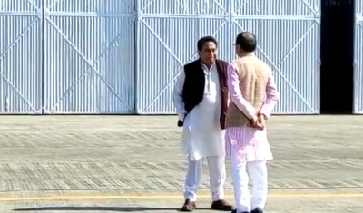 CM शिवराज से मिलने की आस में दिग्विजय सिंह का धरना, कमलनाथ से की शिवराज ने आधे घंटे तक की चर्चा