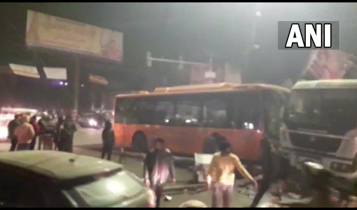 काल बनकर कानपुर की सड़क पर दौड़ी इलेक्ट्रिक बस, 6 लोगों को सुलाया मौत की नींद, 9 की हालत गंभीर