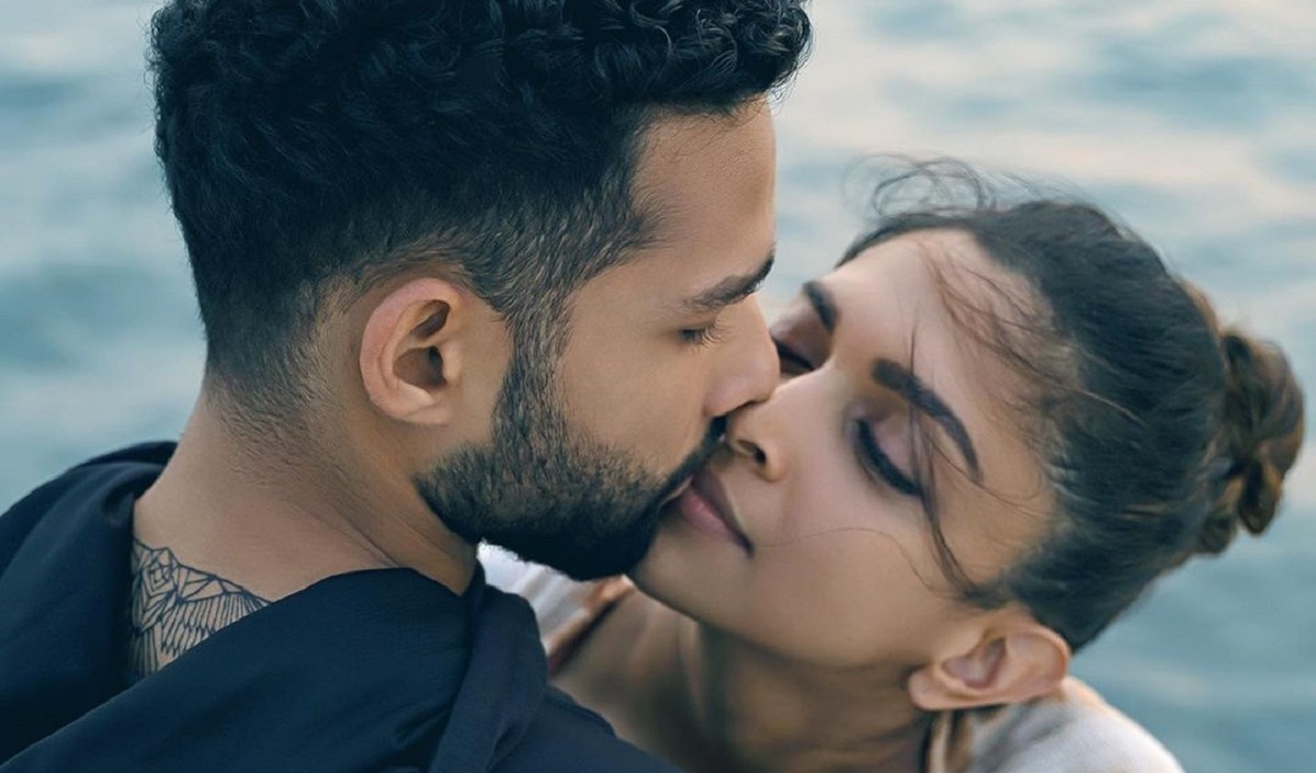 Gehraiyaan Trailer | नाजायज रिश्ते को प्यार और रोमांस के दम पर जायज बना रहे हैं  दीपिका और सिद्धांत
