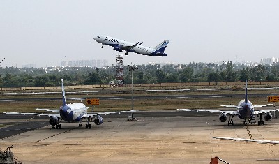 400 यात्रियों की बची जान, इंडिगो के 2 विमान आपस में टकराने से बचे, जानें पूरा मामला
