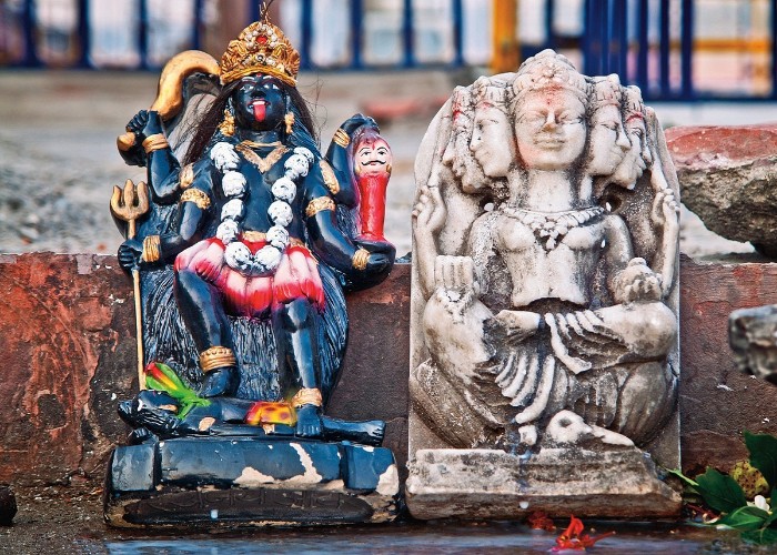 इस अनोखे मंदिर में तीन रूपों में दर्शन देती हैं देवी माँ, लगती है भक्तों की भारी भीड़