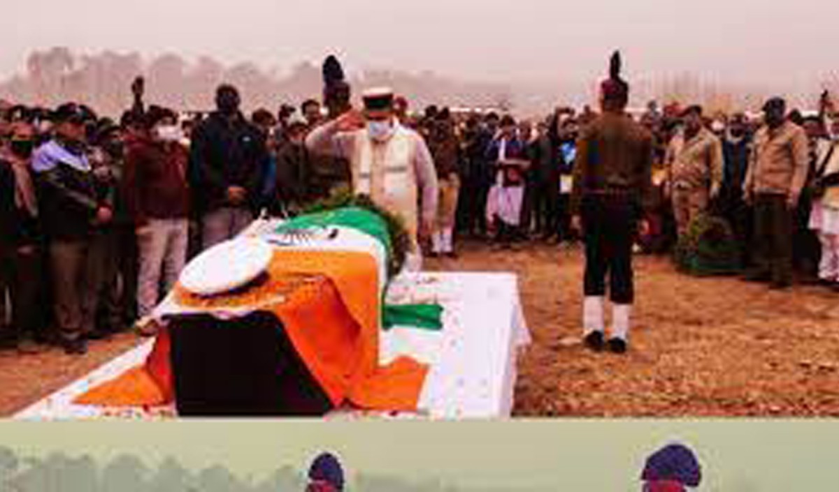 युद्धपोत आईएनएस रणवीर में हुये विस्फोट में शहीद सुरेंद्र डटवालिया की राजकीय सम्मान के साथ अंत्येष्टि