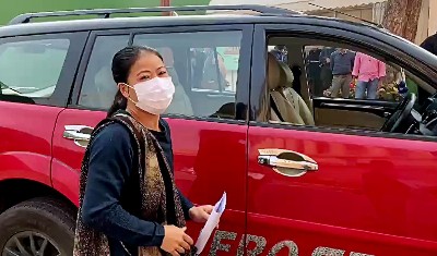 दिल्ली में कोविड-19 के खतरे और ठंड के बढ़ने के कारण मैरीकॉम मणिपुर में कर रही अभ्यास