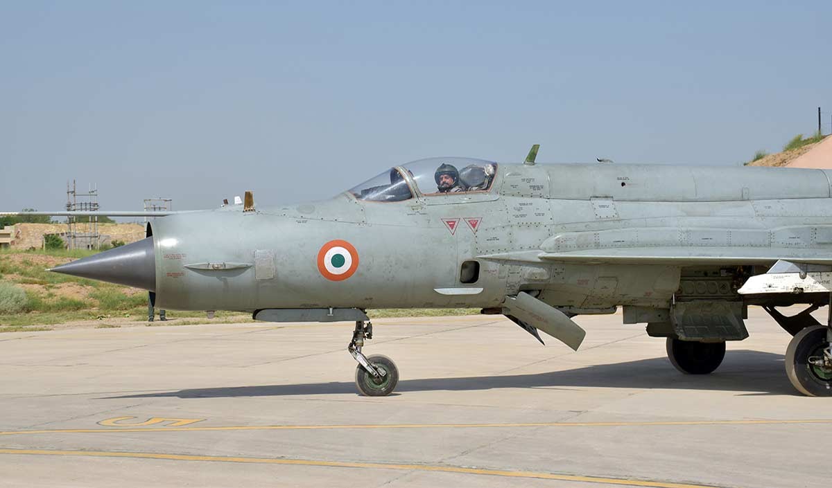 मिग विमानों को ढोते रहना आखिर क्यों है भारतीय वायुसेना की मजबूरी ?