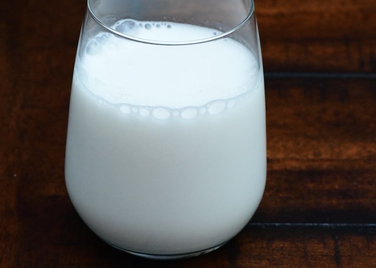 दूध में गुड़ डालकर पीने से मिलते हैं कई चमत्कारी लाभ, जानकर चौंक जाएंगे आप