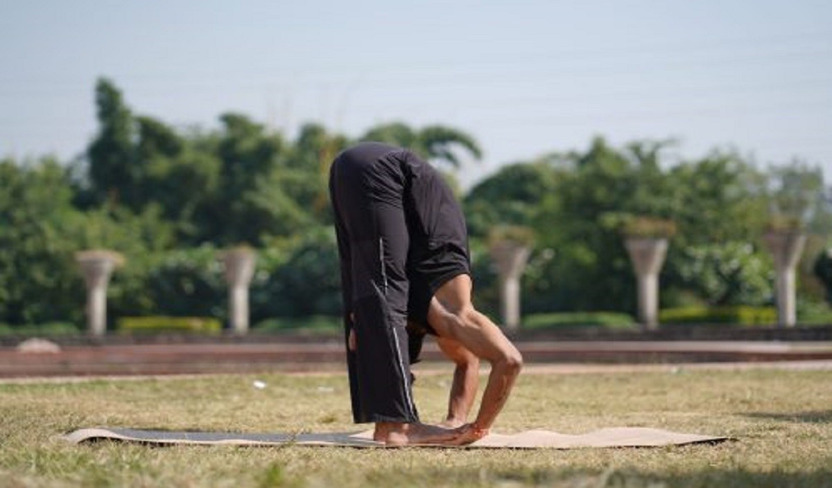 padahastasana padahastasana