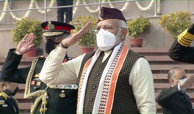 गणतंत्र दिवस पर प्रधानमंत्री मोदी ने पहनी ब्रह्मकमल से सुसज्जित उत्तराखंड की टोपी, मणिपुर का लेंग्यान