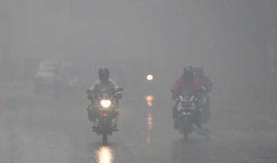 दिल्ली सहित कई शहरों में मौसम ने ली करवट, ठंडी हवाओं के साथ बारिश से लुढ़का पारा, जानें IMD अलर्ट