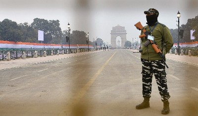 गणतंत्र दिवस समारोह के मद्देनजर दिल्ली में कड़ी सुरक्षा व्यवस्था, चप्पे-चप्पे पर जवान तैनात