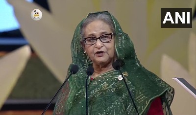शांतिपूर्ण क्षेत्र के निर्माण के लिए भारत के साथ मिलकर काम करने का इच्छुक है बांग्लादेश: हसीना