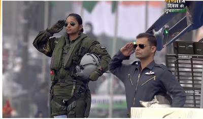 परेड में वायुसेना की झांकी का हिस्सा बनीं भारत की पहली महिला राफेल विमान पायलट