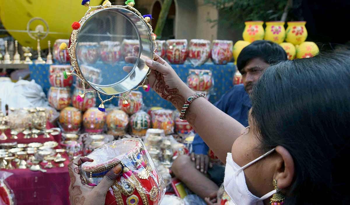 करवा चौथ का उचित व्रत (व्यंग्य)