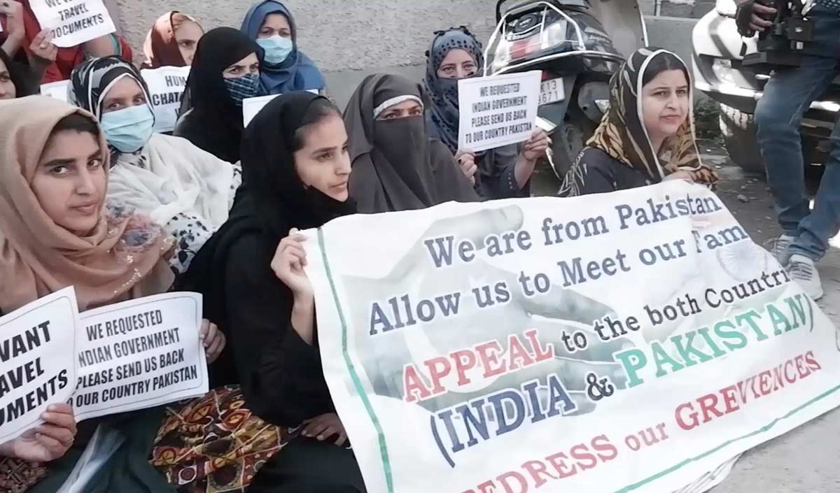kashmiri militants wife protest
