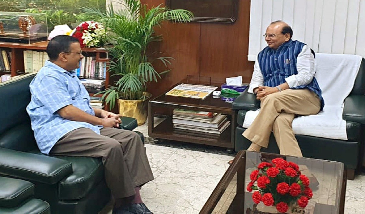 LG with kejriwal