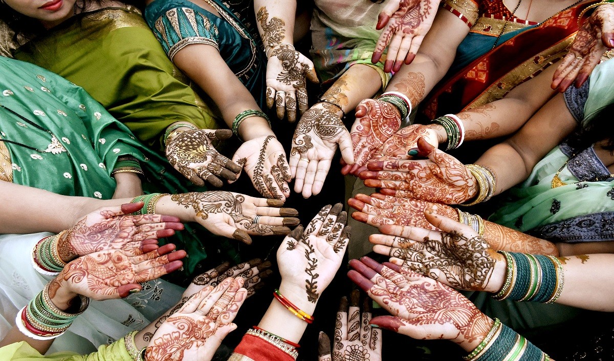 Mehndi Designs Photos For Bride And Festivals Season Perfect For Girls Hand  - Amar Ujala Hindi News Live - Mehndi Designs:मेहंदी के ये खूबसूरत ट्रेंडी  डिजाइन हर मौके पर बढ़ाएंगे हाथों की