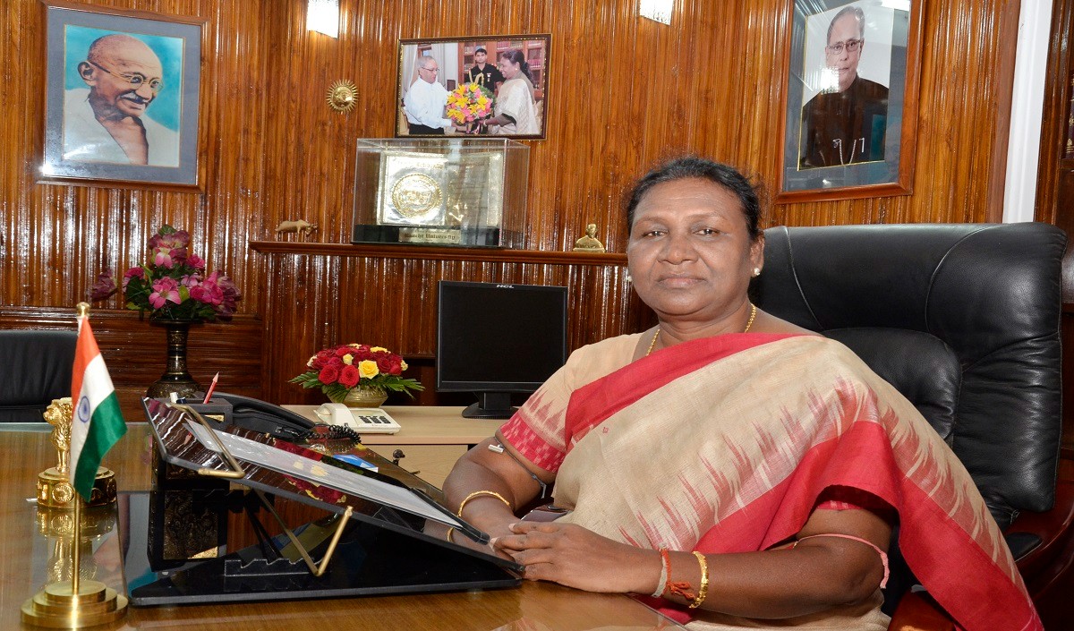 President Draupadi Murmu Arrives In Nagaland On A Two-day Visit, Will ...