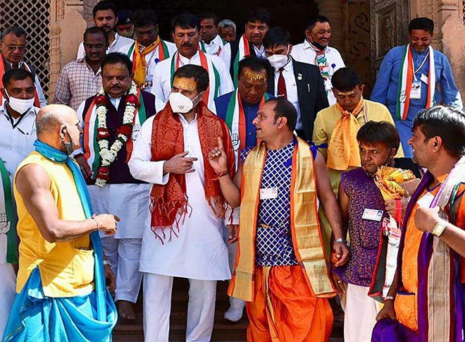 राहुल गांधी ने की द्वारकाधीश मंदिर में पूजा-अर्चना