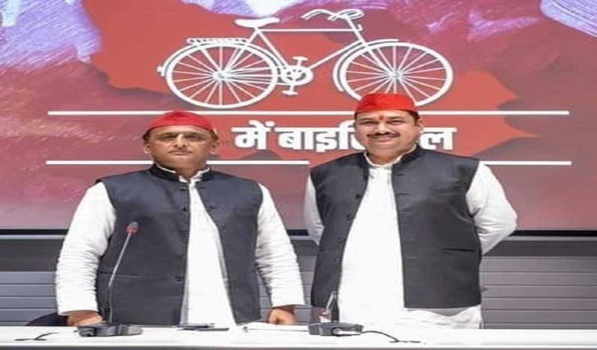 Akhilesh Yadav and Sunil Singh 