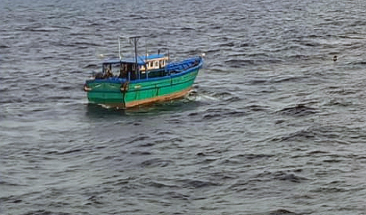 झारखंड के जामताड़ा में बड़ा हादसा, तेज आंधी के चलते पलटी नाव, 16 लोग डूबे, NDRF मे संभाला मोर्चा