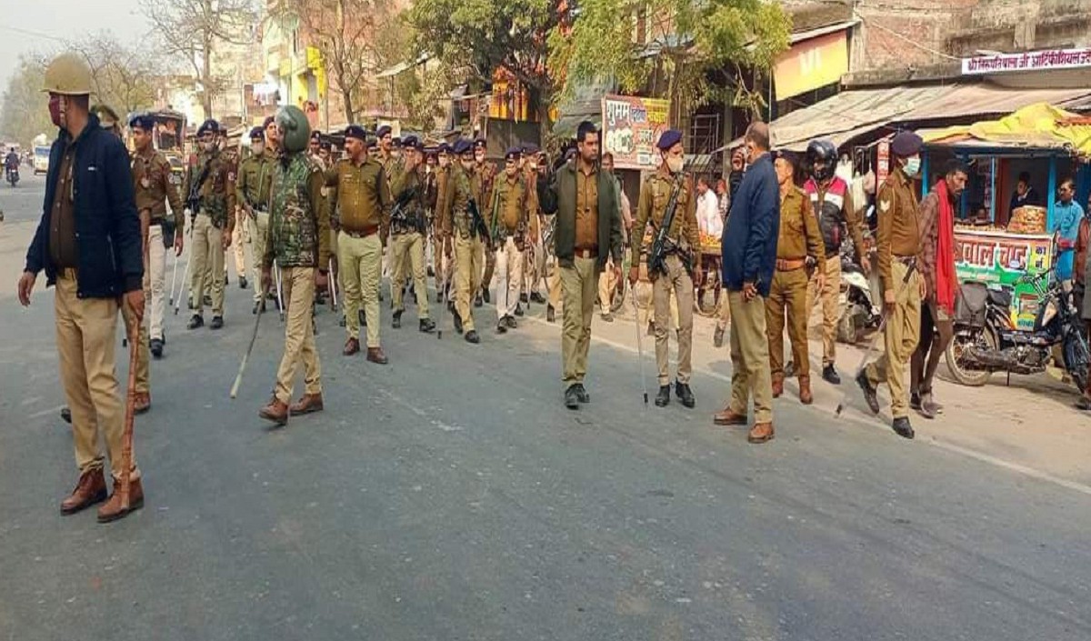 Crowds of supporters of 2 Bahubali candidates of Gosaiganj assembly constituency Crowds of supporters of 2 Bahubali candidates of Gosaiganj assembly constituency