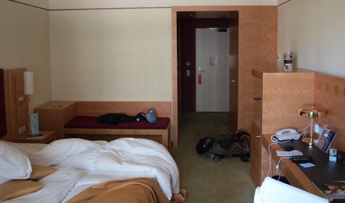 सर्विस बॉय ने खोला कमरा तो उड़ गए होश, दिल्ली के इस होटल को किया गया पूरा सील