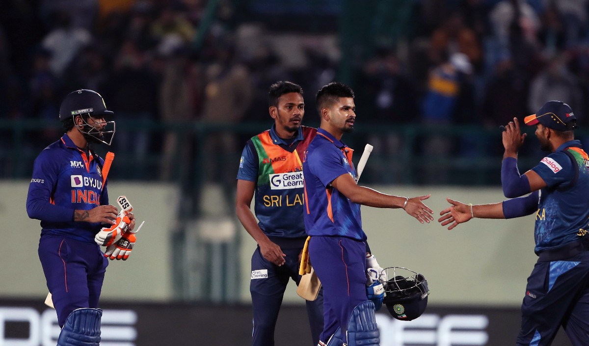 अय्यर की अर्धशतकीय पारी से भारत ने श्रीलंका को सात विकेट से हराकर मैच और श्रृंखला जीती