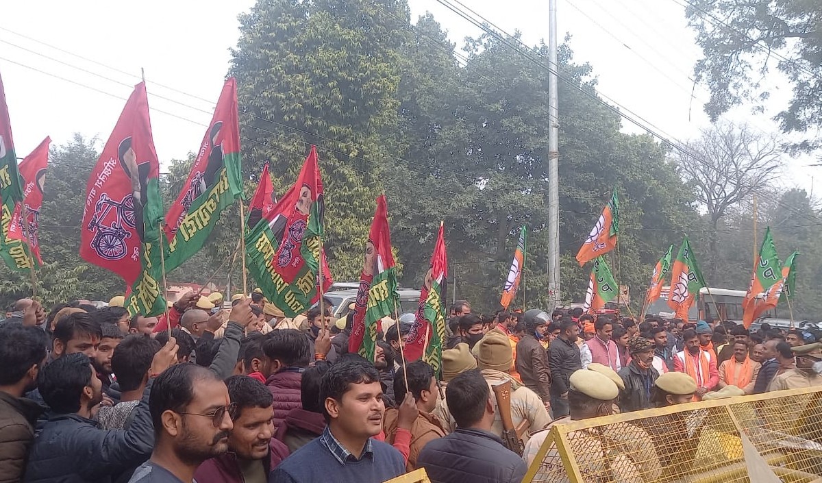 SP trying to break into BJP stronghold made land-purchase a big issue SP trying to break into BJP stronghold made land-purchase a big issue