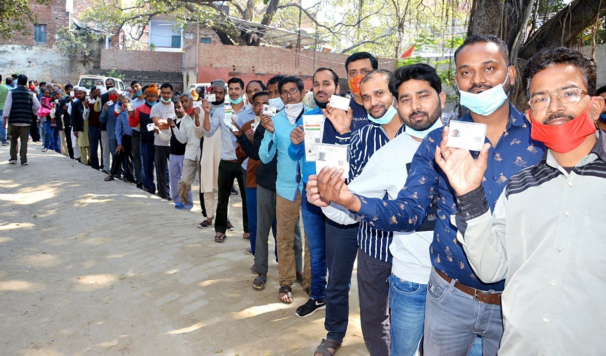 UP Assembly Elections: पांचवें चरण का मतदान जारी, राजनीतिक तकदीर का होगा फैसला