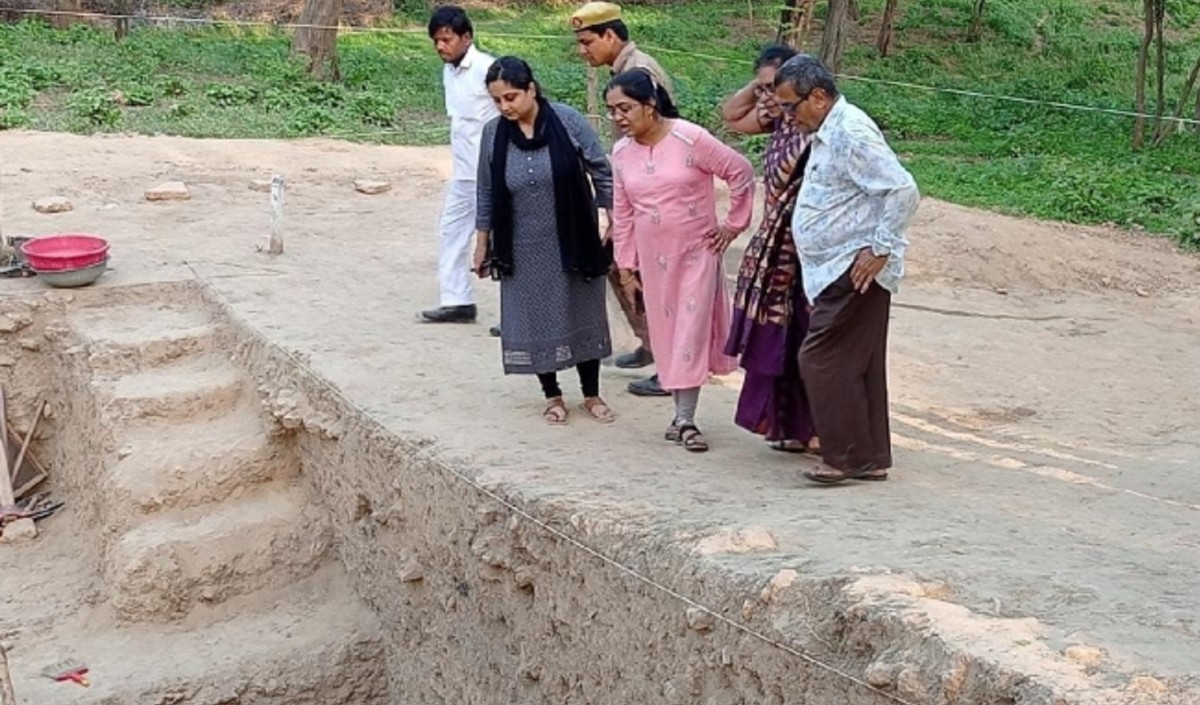 मेरठ, हस्तिनापुर के पांडव टीले पर एएसआइ द्वारा किये जा रहे उत्खनन में मिले प्राचीन अवशेष