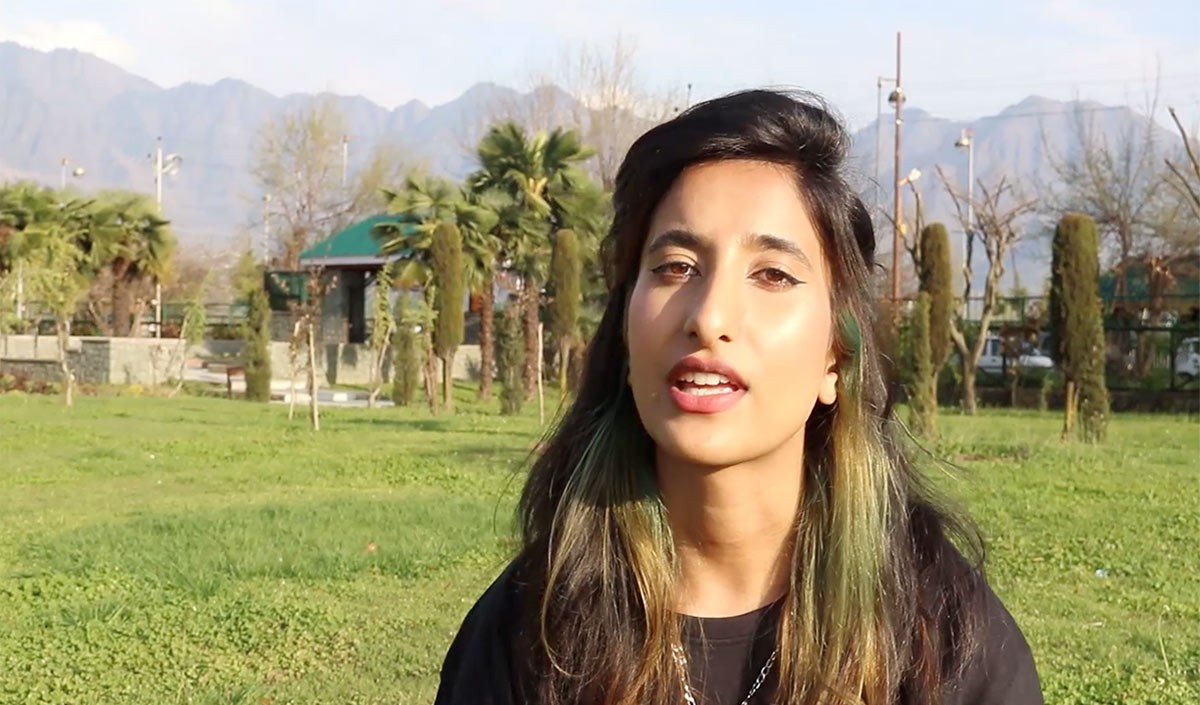 कश्मीर की पहली महिला रैपर महक बनीं युवा दिलों की धड़कन, जानिये उनके संघर्ष की दास्तां