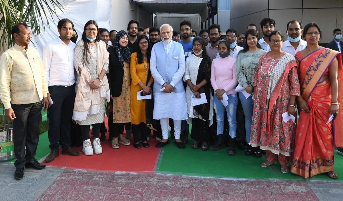 modi meet students