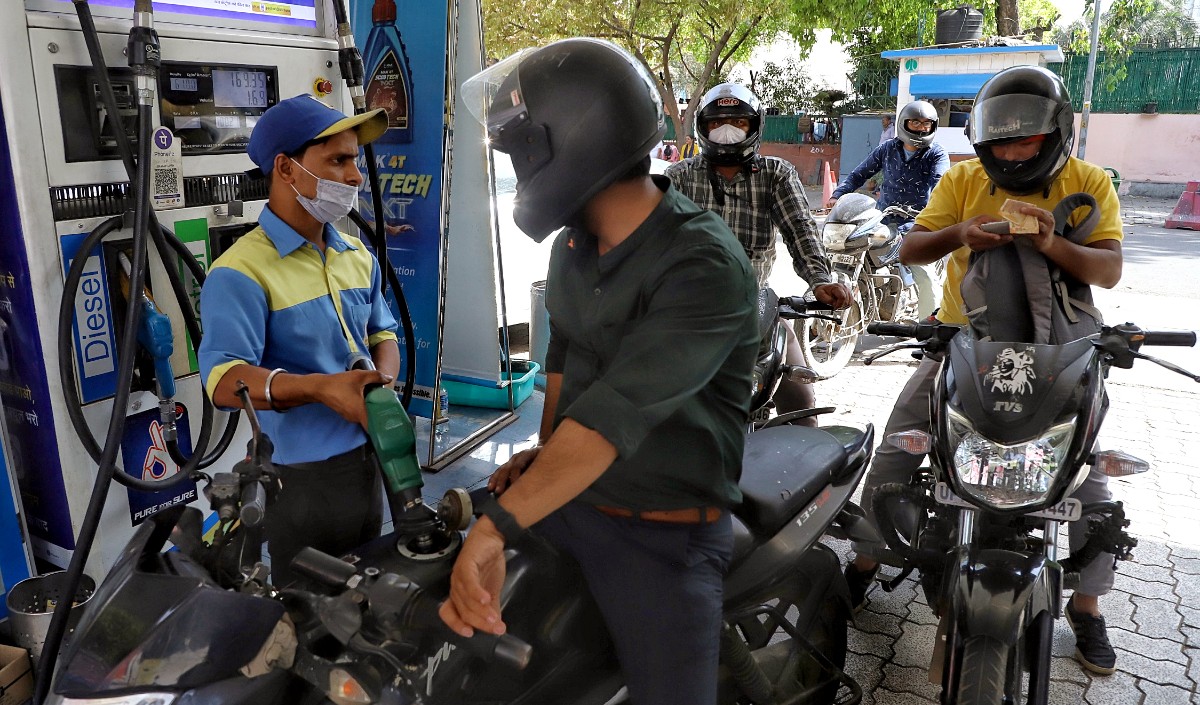 Fuel Price Hike | पेट्रोल और डीज़ल की कीमतों में नौ दिन में आठवीं बार की गई बढ़ोतरी