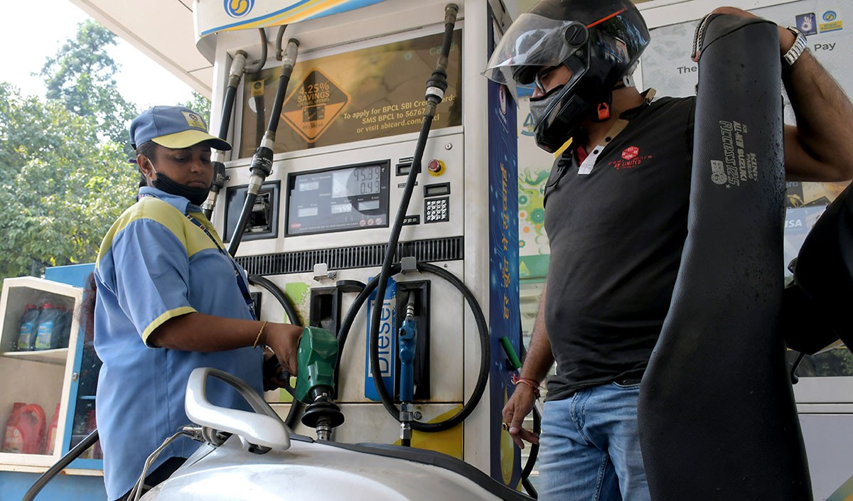 पांच दिनों में चौथी बार पेट्रोल, डीजल की कीमतों में फिर से बढ़ोतरी