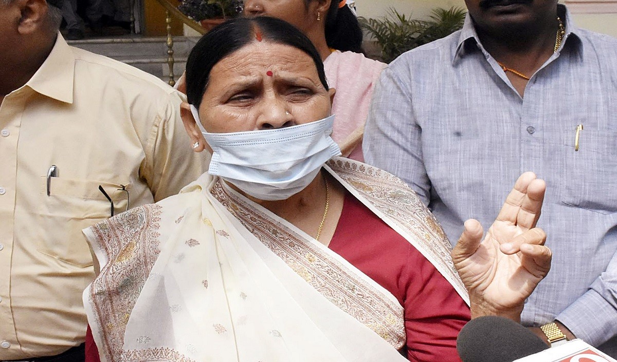 कानून व्यवस्था को लेकर नीतीश सरकार पर भड़कीं राबड़ी देवी, कहा- योगी को ही बना दीजिए बिहार का सीएम