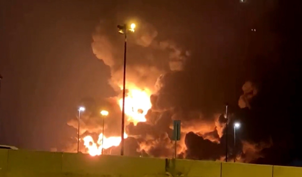 हूती विद्रोहियों ने सऊदी अरब के तेल डिपो पर किया रॉकेट हमला, जलकर राख हुआ सबकुछ