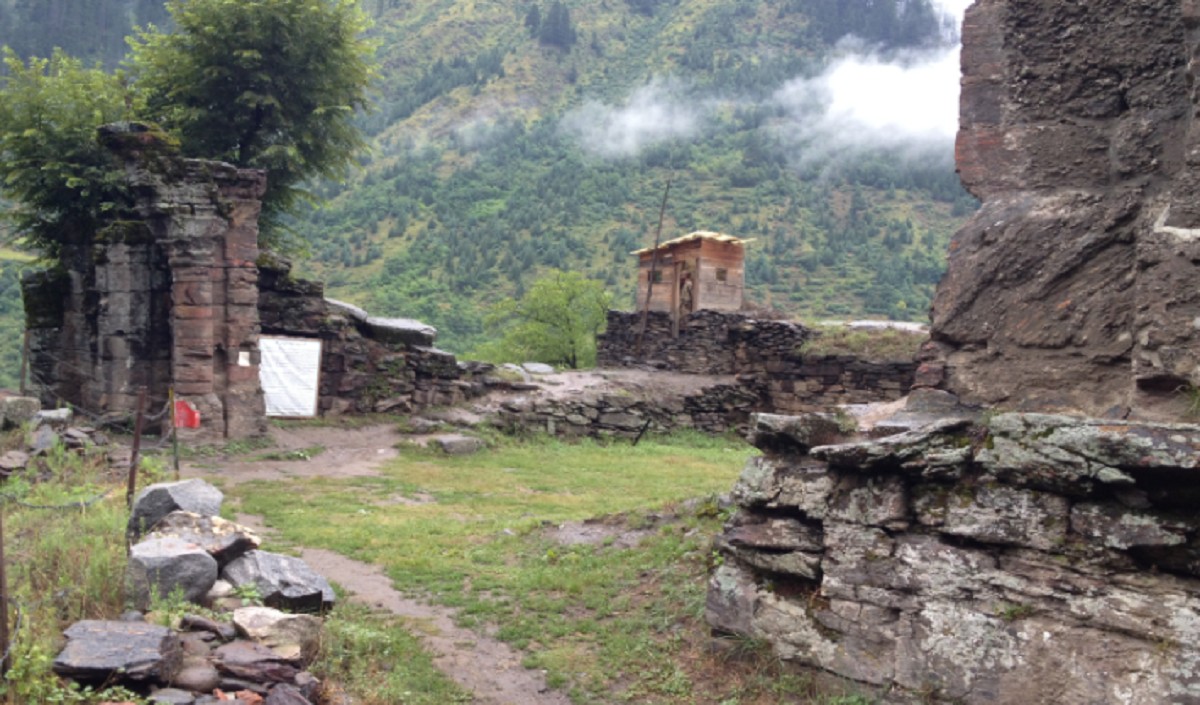 75 साल बाद मुसलमानों ने सौंपी शारदा मंदिर की जमीन, कश्मीर के टिटवाल में निर्माण कार्य शुरू