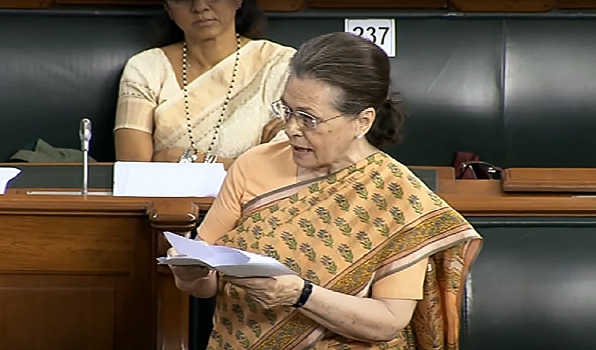 Parliament: Sonia ने उठाया MGNREGA Budget में कटौती का मुद्दा, सरकार ने किया खंडन