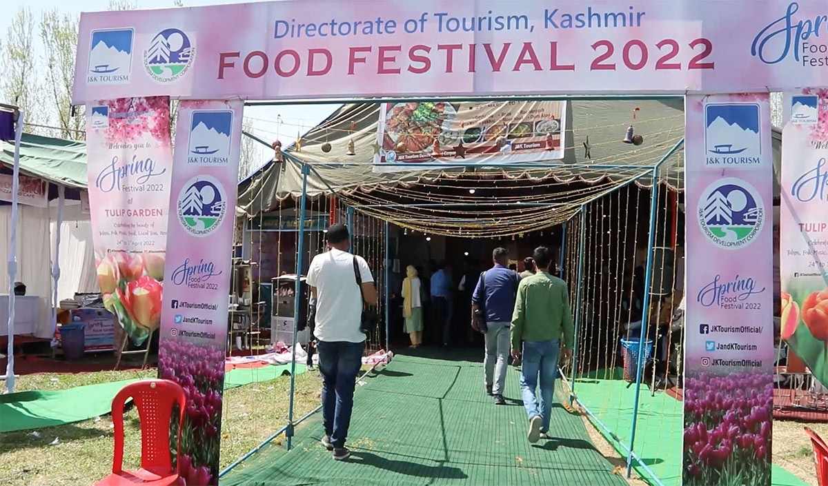 कश्मीर के स्प्रिंग फूड फेस्टिवल में पर्यटकों की भीड़ देखकर Tourism Industry से जुड़े लोग खुश