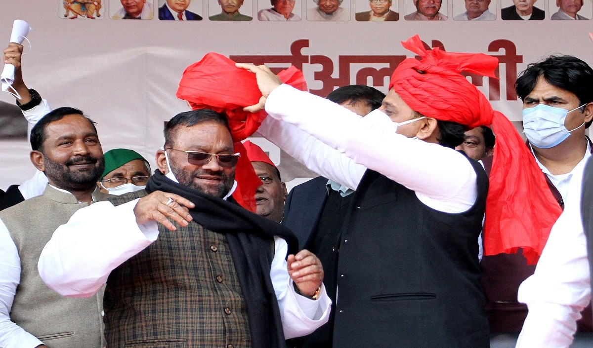 swami prasad maurya and akhilesh