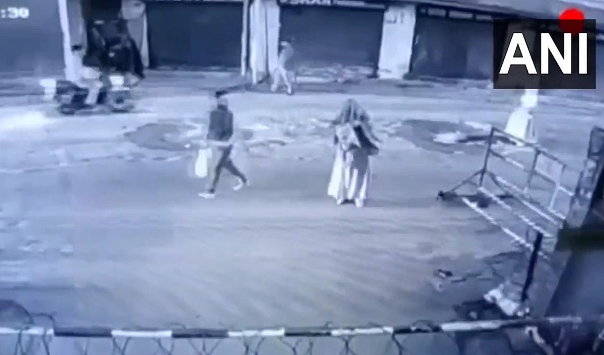 J&K के सोपोर में CRPF बंकर पर हमला करने वाली महिला की हुई पहचान, बुर्का पहनकर फेंका था पेट्रोल बम